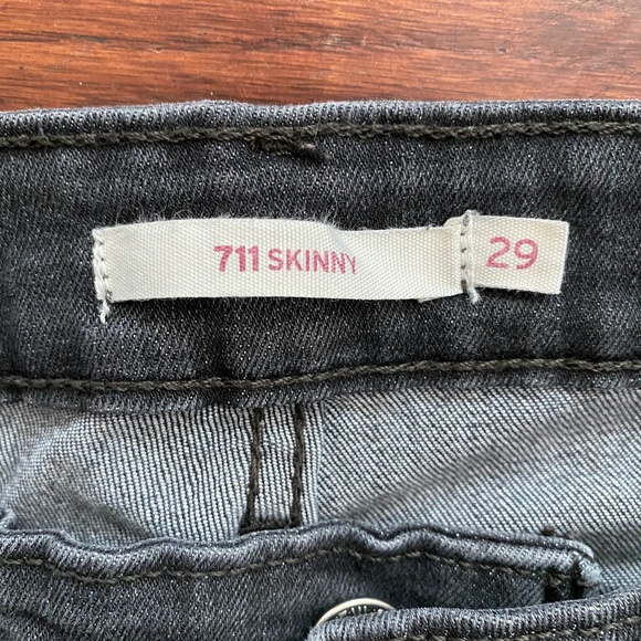 Levis 711 Mid-Rise Grey Skinny Jeans - Picture 3 of 4